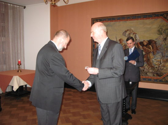 Riigikogu esimees Toomas Varek õnnitles 10 aastat Riigikogu kantseleis töötanud ametnikke